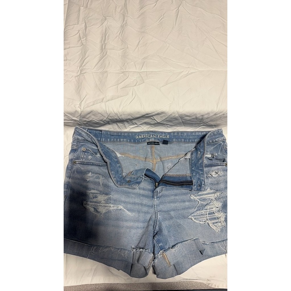 American Eagle Distressed Denim Shorts Light Wash Frayed Hem Size 16